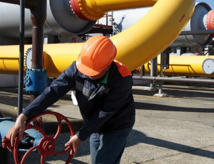 Oil Firms Post Blockbuster Profits as Europe Revives Windfall Tax Push