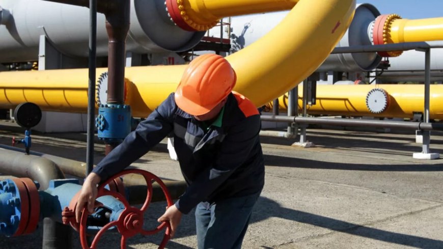 Oil Firms Post Blockbuster Profits as Europe Revives Windfall Tax Push