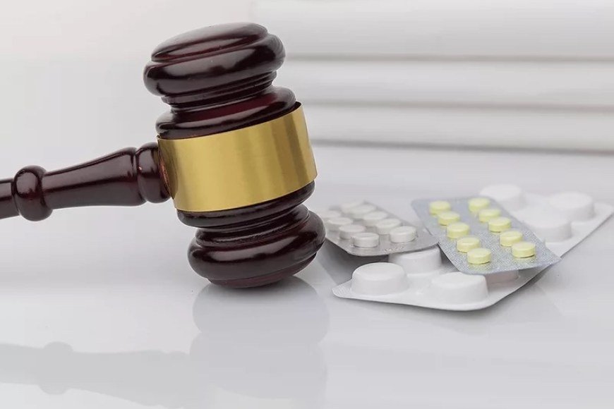 Appeals Court Halts Mail-Order Abortion Pills, Turning Convenience into a Legal Maze