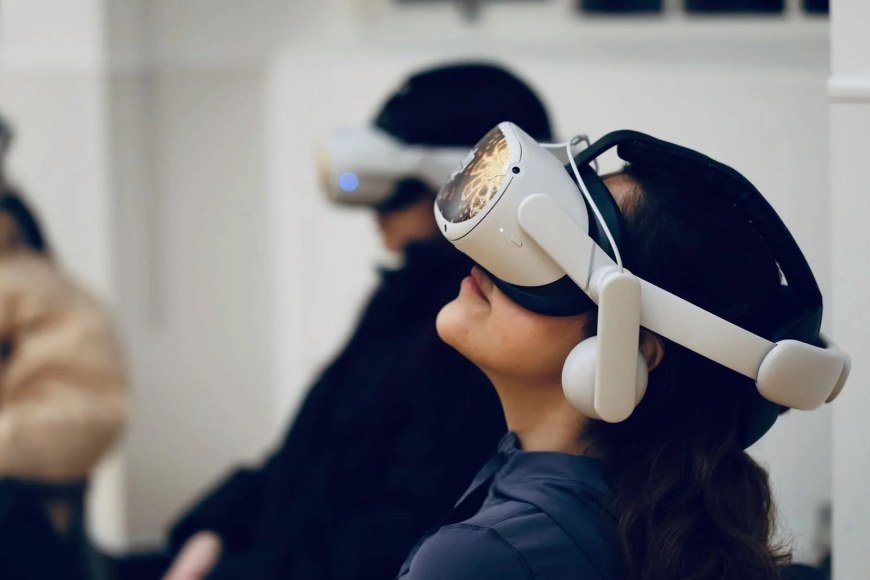 London schools swap corridor pacing for seven-minute VR calm rooms