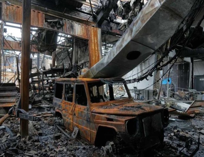 Israel launches strikes in southern Lebanon as a US‑Iran deal that could reopen the Strait of Hormuz nears completion